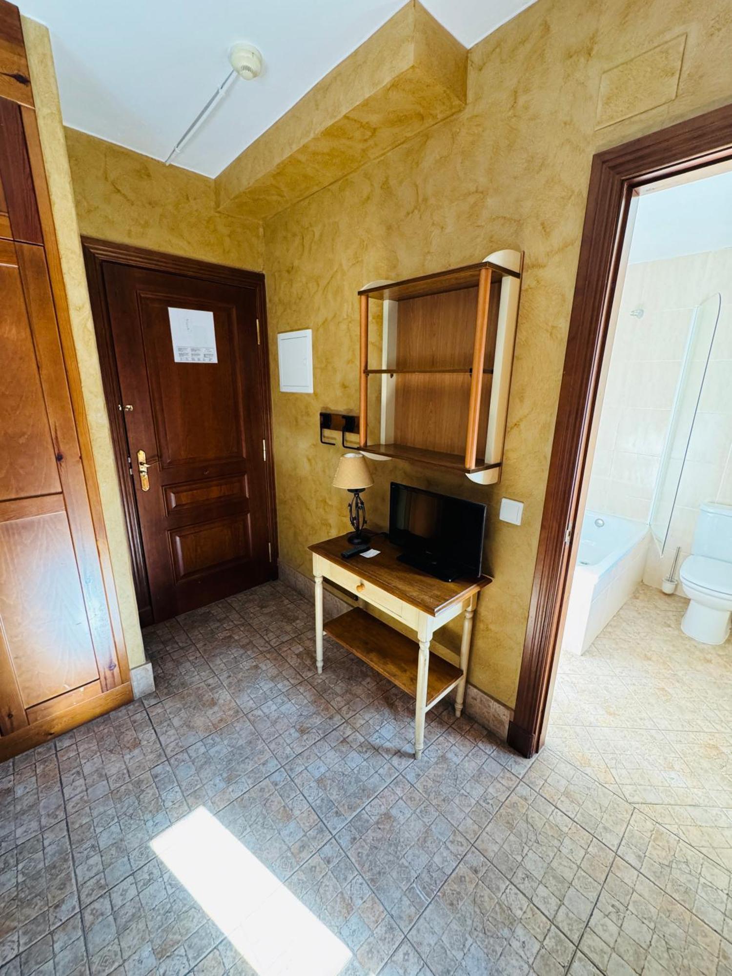 Hostal Nau Pradets Βιέλα Εξωτερικό φωτογραφία